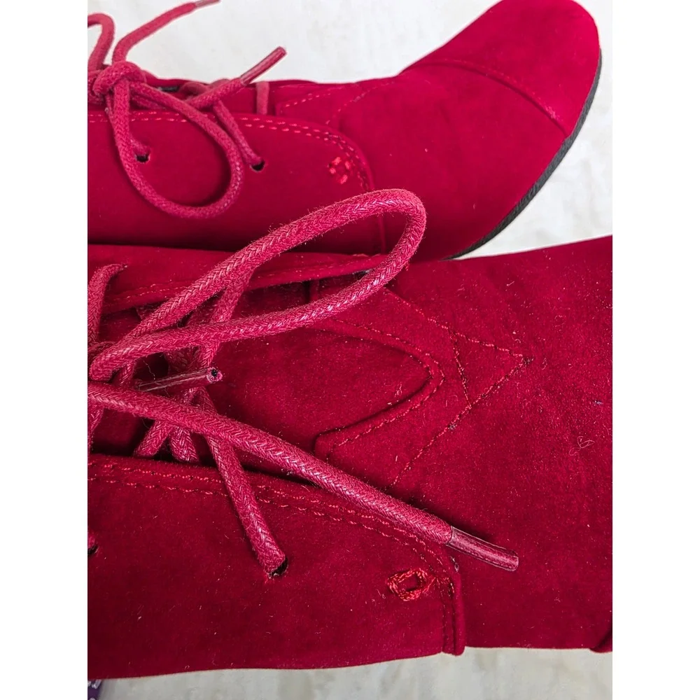 Forever Patricia-01 Womens Red Faux Suede Wedge Ankle Boots Lace Up‎ Size 6